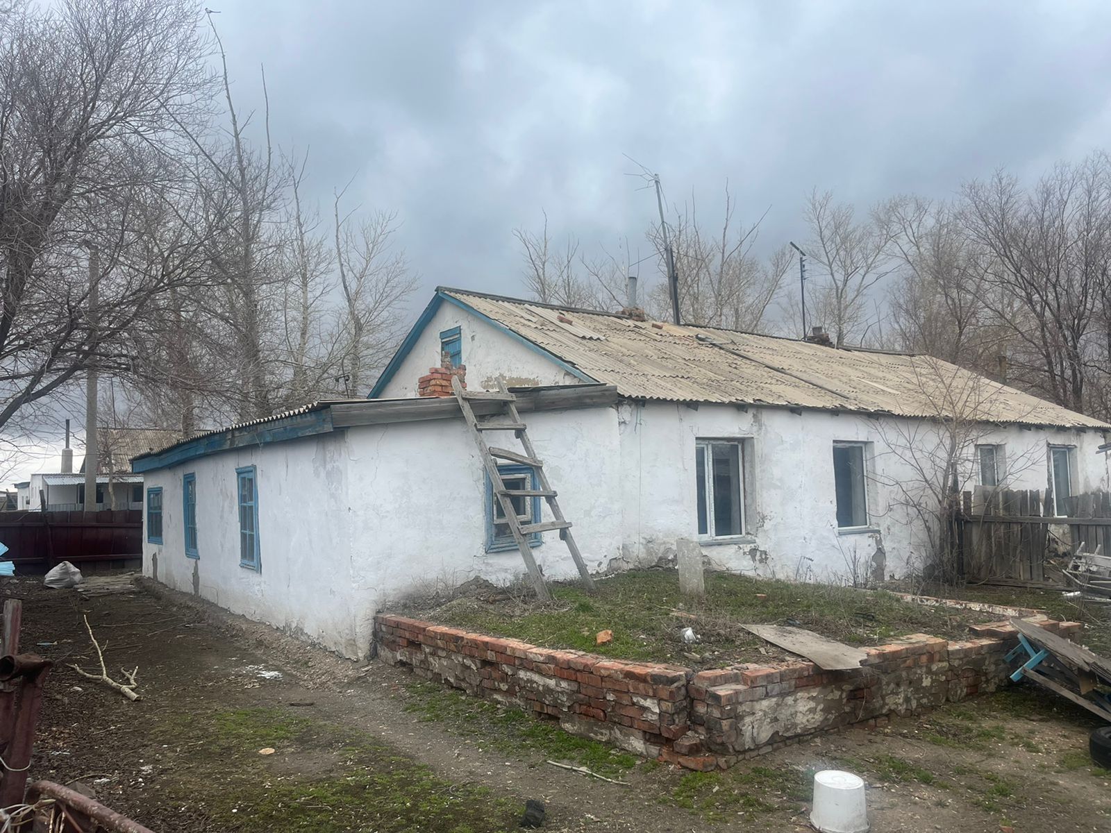 Дом хороший состояние вода  в натрий светь гараж есть