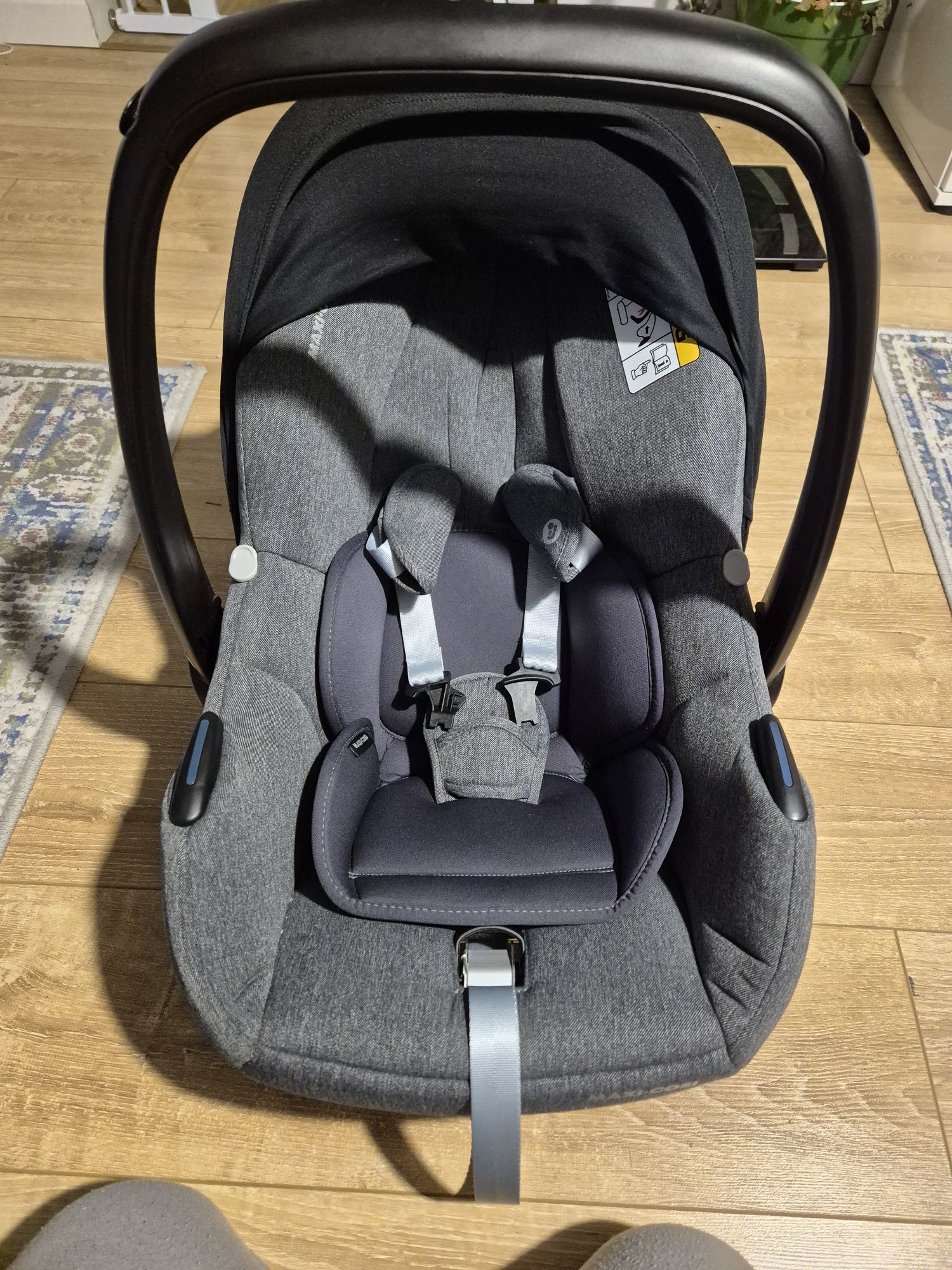 Scoica auto Maxi-Cosi + isofix Maxi-Cosi FamilyFix3