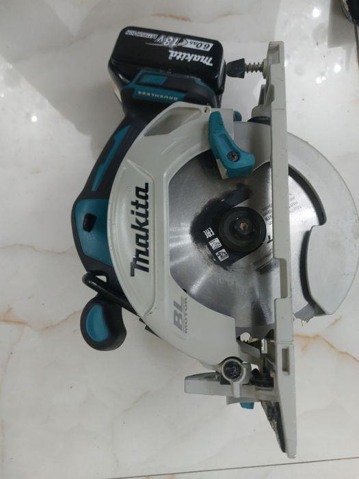 Circular makita dhs680