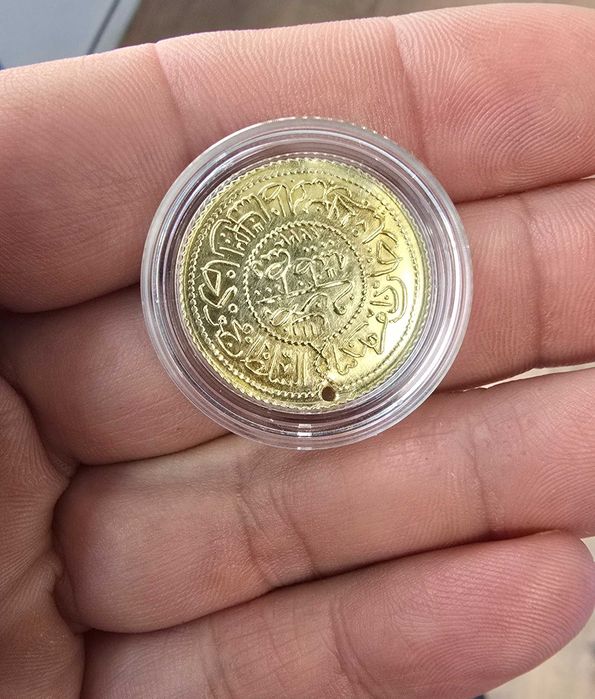 Златна монета , пендар