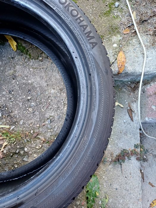 Vând 2 anvelope de iarna 215 50 r17 YOKOHAMA aproape noi din 2024