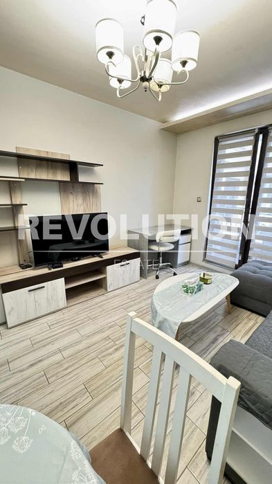 Дава се под наем Двустаен апартамент в Пловдив, Център - 72 кв.м за 460 € - Снимка #2