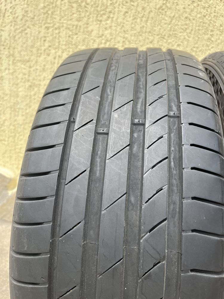 2 бр. летни гуми 235/45/17 Kumho 6 mm DOT 4517