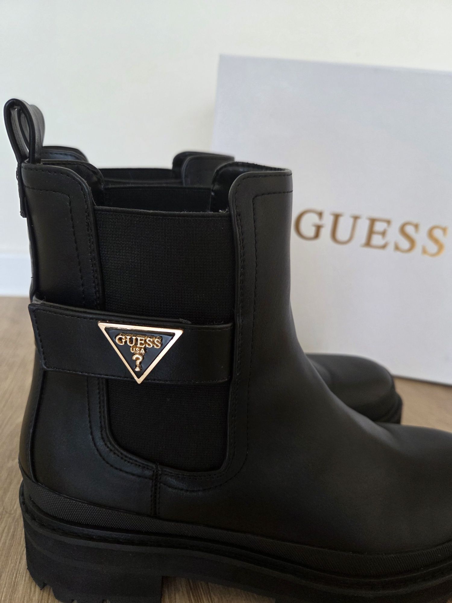 Кожени боти Guess нови