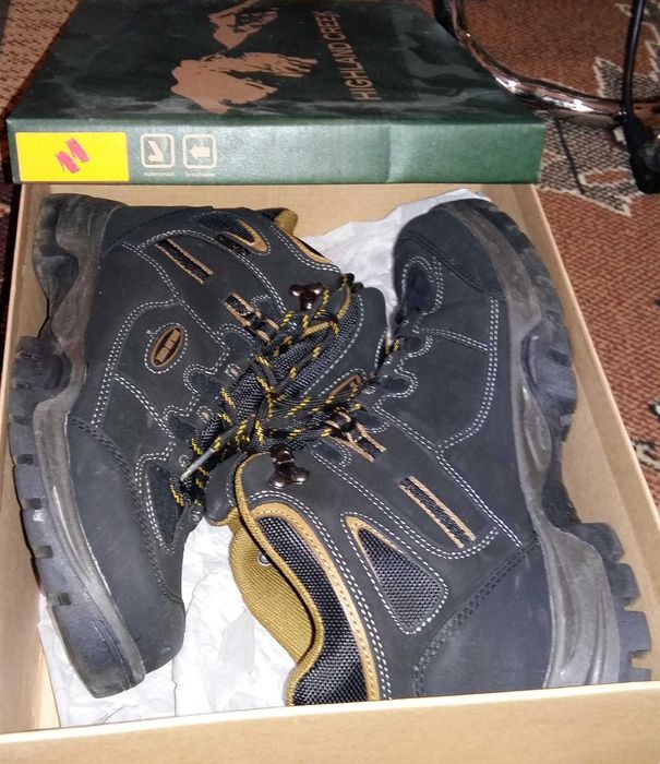 Vand bocanci de iarna