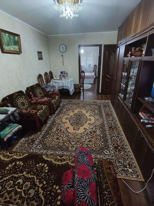 Продается квартира на Чиланзаре-13  2/2/5 кирпич бал 2/6 мебель и техн