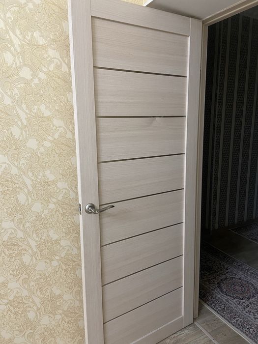 Есік сатылады 200х80 азғантай сынығы бар! 6000 мын тенге!