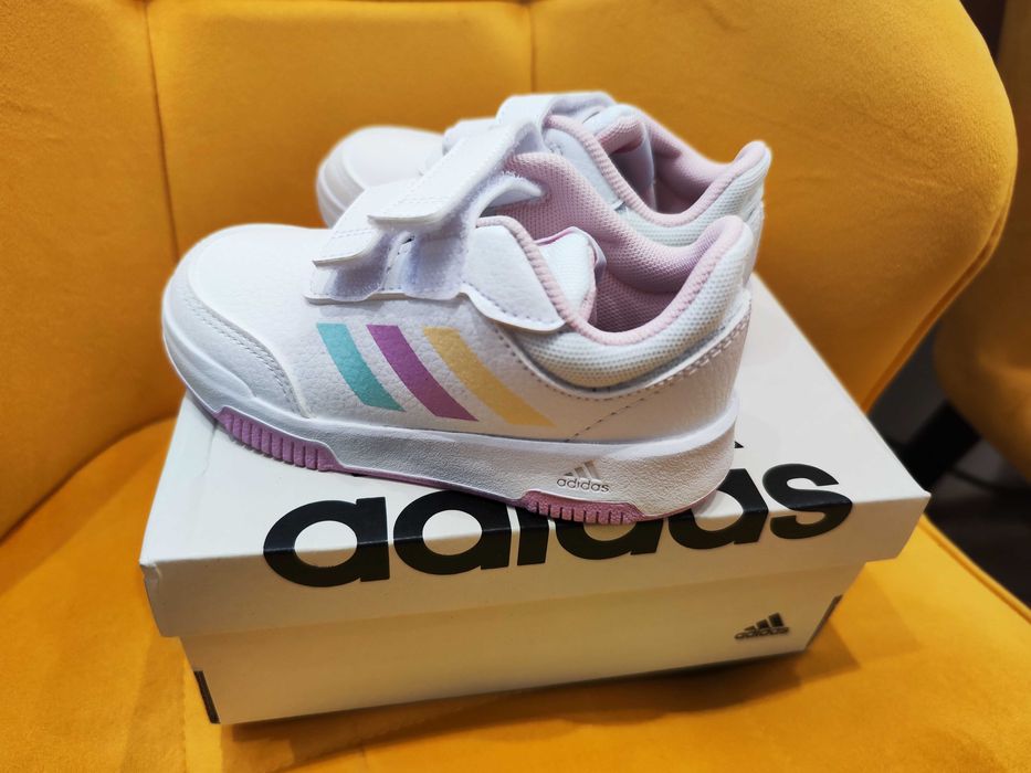 Детски маратонки adidas, номер 25, НОВИ, за момиче