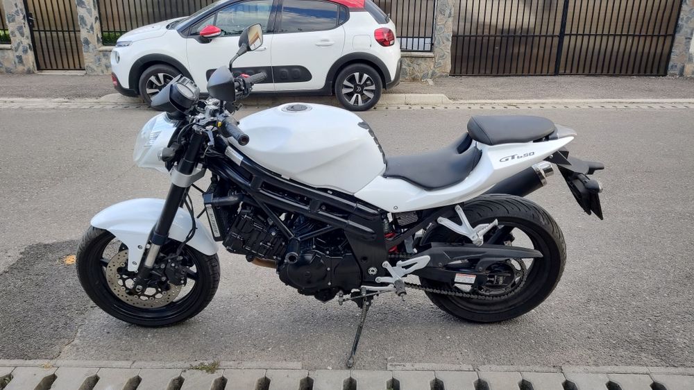 Hyosung GT650 Naked (nu Suzuki Yamaha Honda Kawasaki))