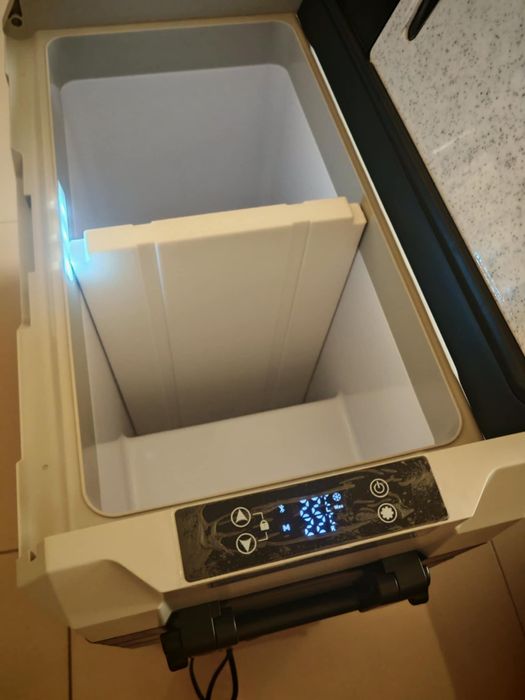 Frigider auto portabil cu compresor de 55 L