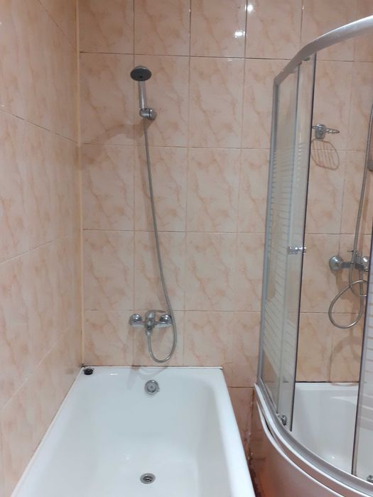Proprietar închiriez apartament de 2 camere decomandate / Piața Hermes