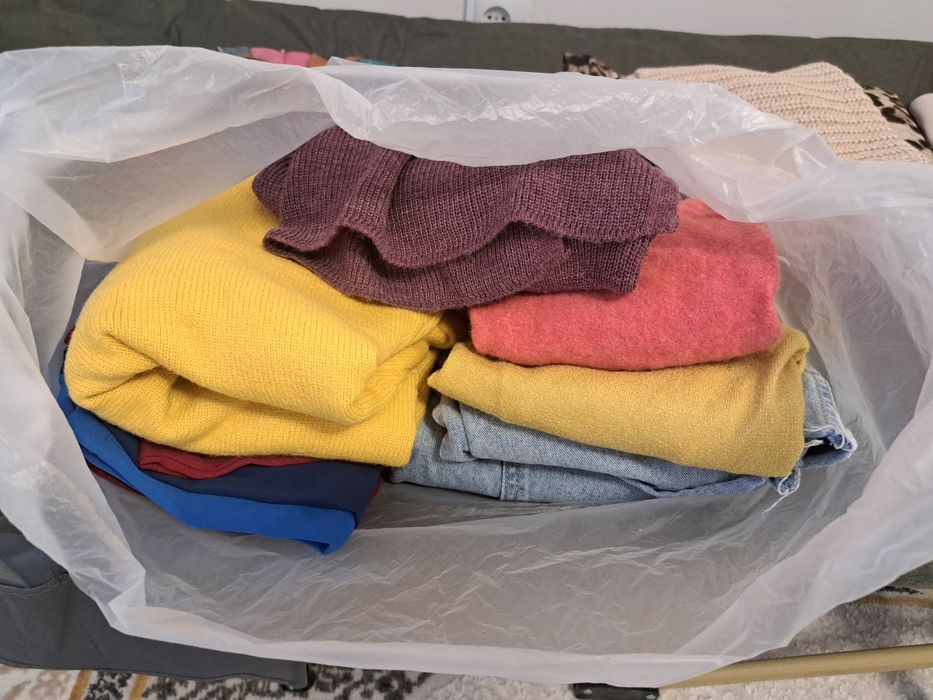 Отдам женские вещи, сумку. За всё 1000 тенге.