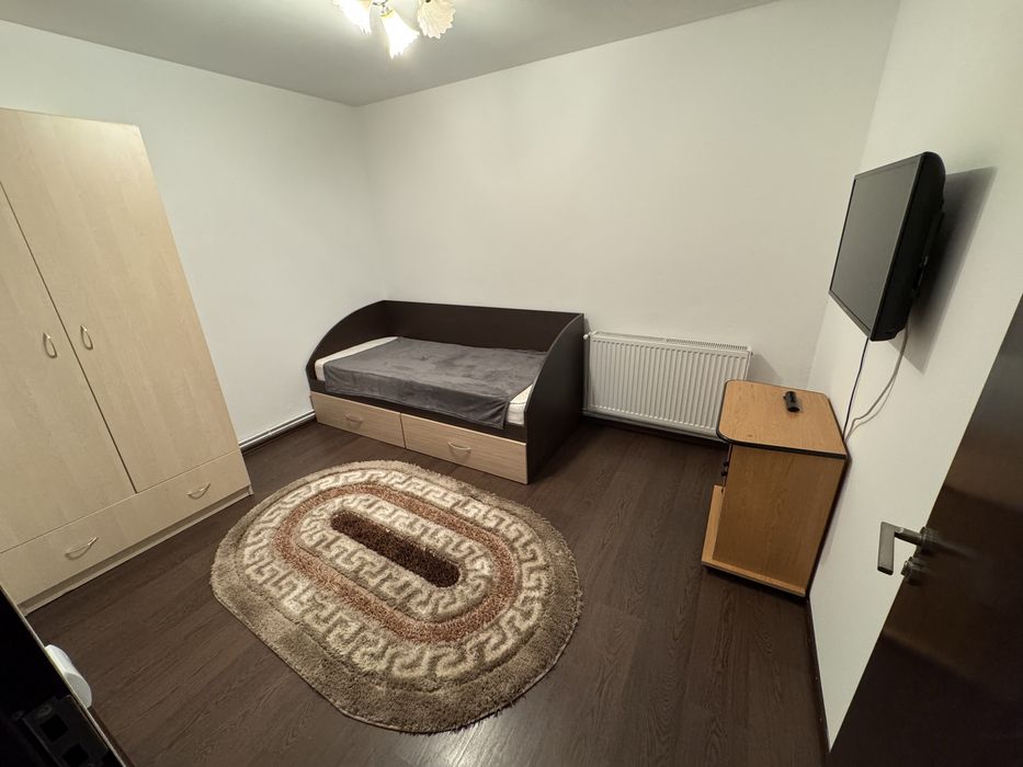 Inchiriez casa 3 camere, cartier Mosnei!