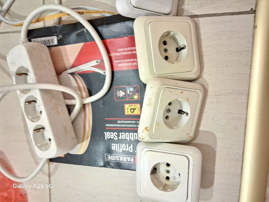 Разклонител, Контакти,ключове и уплътнител за 22лв всичко