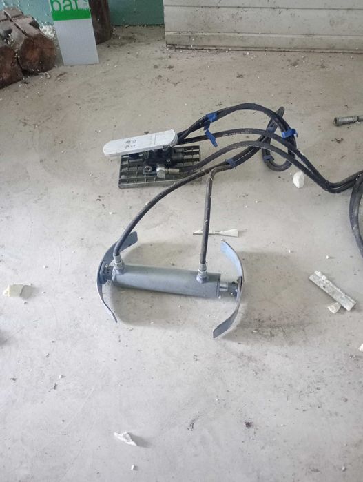 Presa hidraulica pentru earthship, constructii