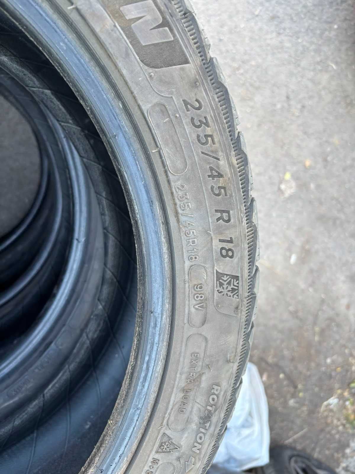 Продавам зимни гуми 235/45 R18 Michelin pilot Alpin