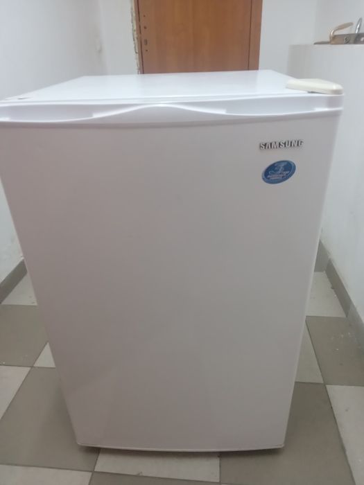 Продам маленький холодильник