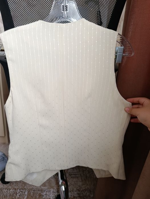 Лёгкая , нежная жилетка