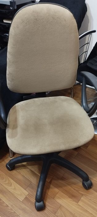 Продам компьютерное кресло 7000