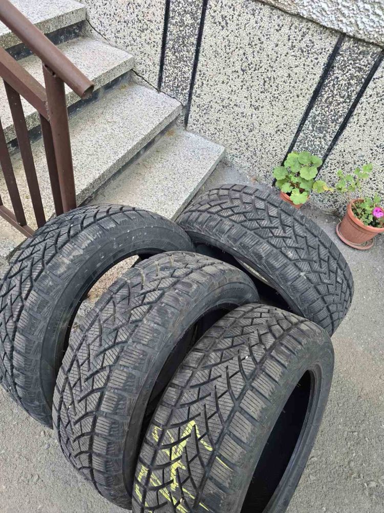 Продавам 4бр зимни гуми Snowblazer 205/55/16(почти нови)