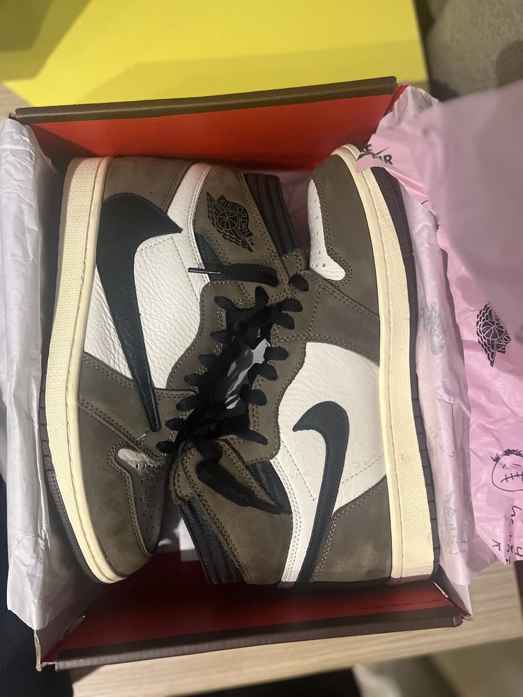 Jordan 1 Travis Scott