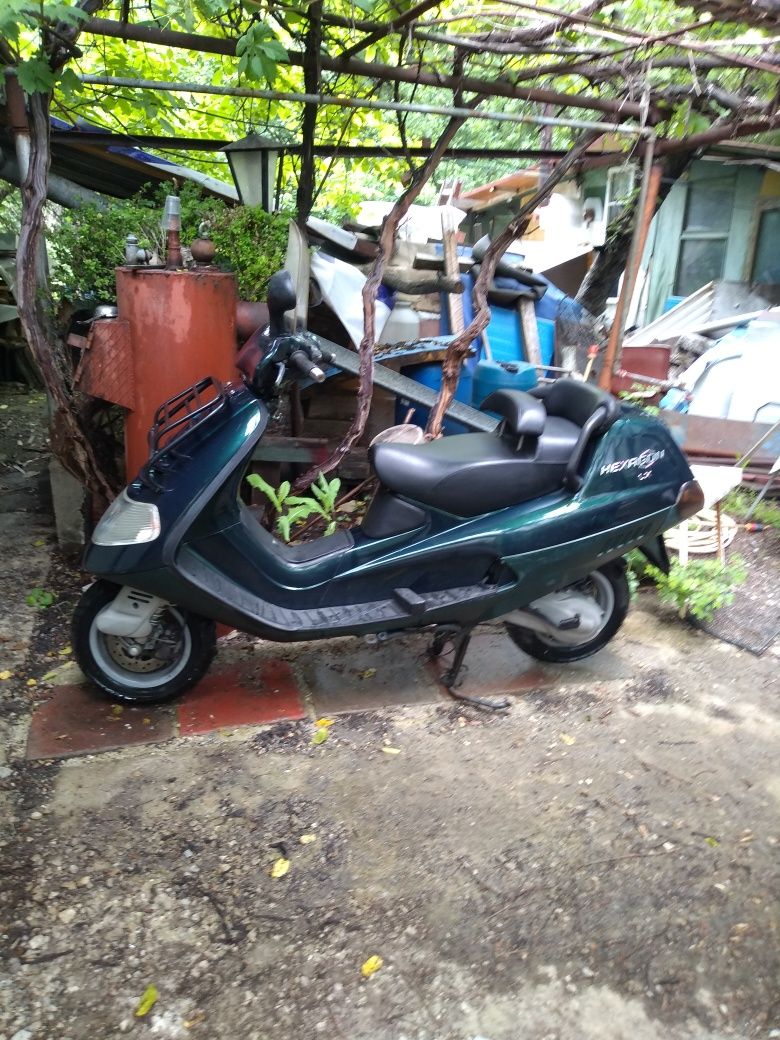 Скутер piaggio hexagon 125