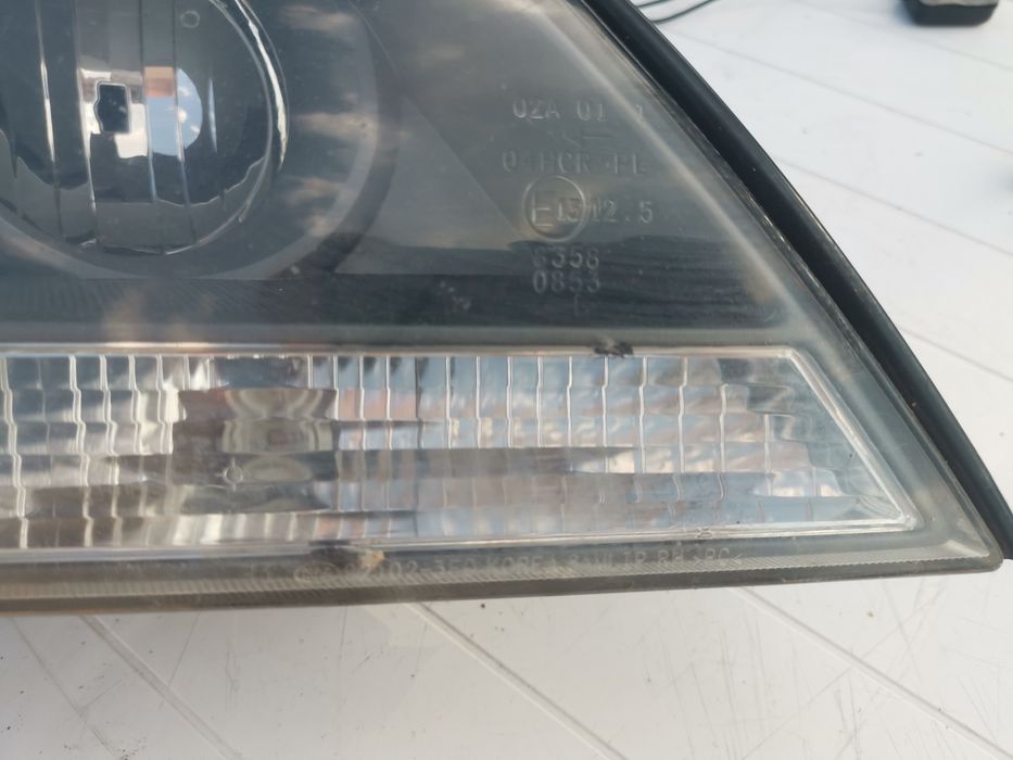 Десен фар за Киа Соренто 02-11 г.