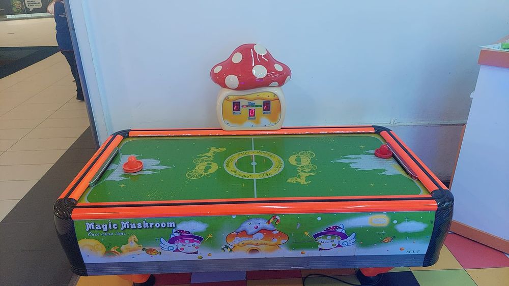 masa air hockey cu fise arcade