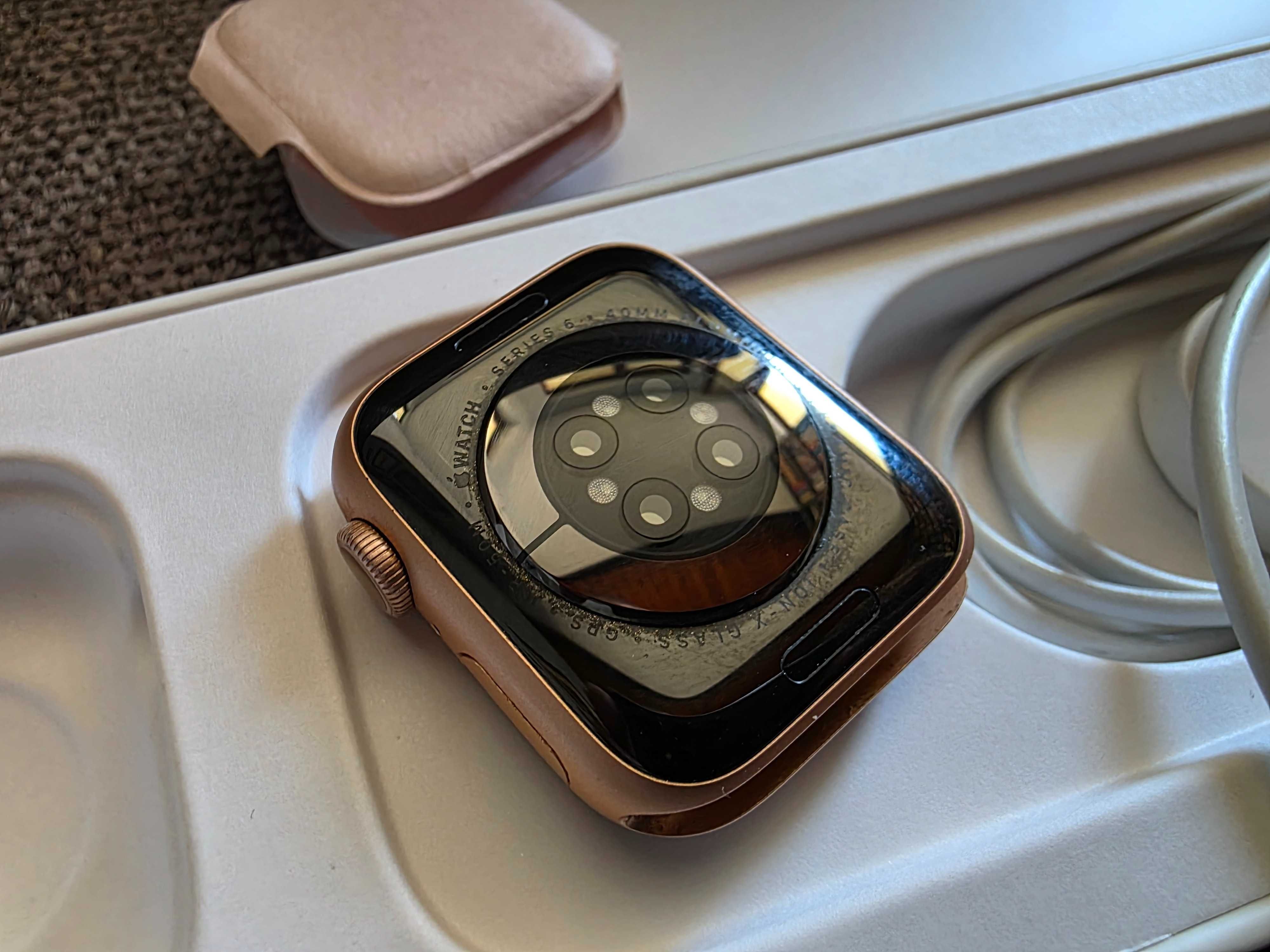 Apple Watch Series 6 40mm gold aluminium + зарядно
