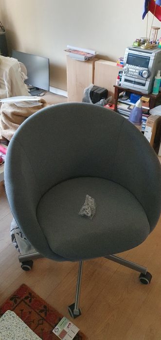 Vând birou și scaun Ikea