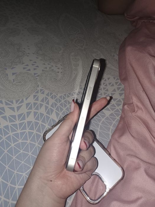 IPhone 13 в идеальном состояниее