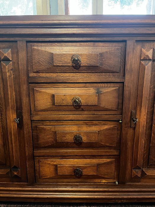 Масивен дъбов бюфет