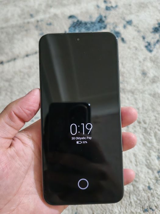 Xiaomi 13. 12/256 global