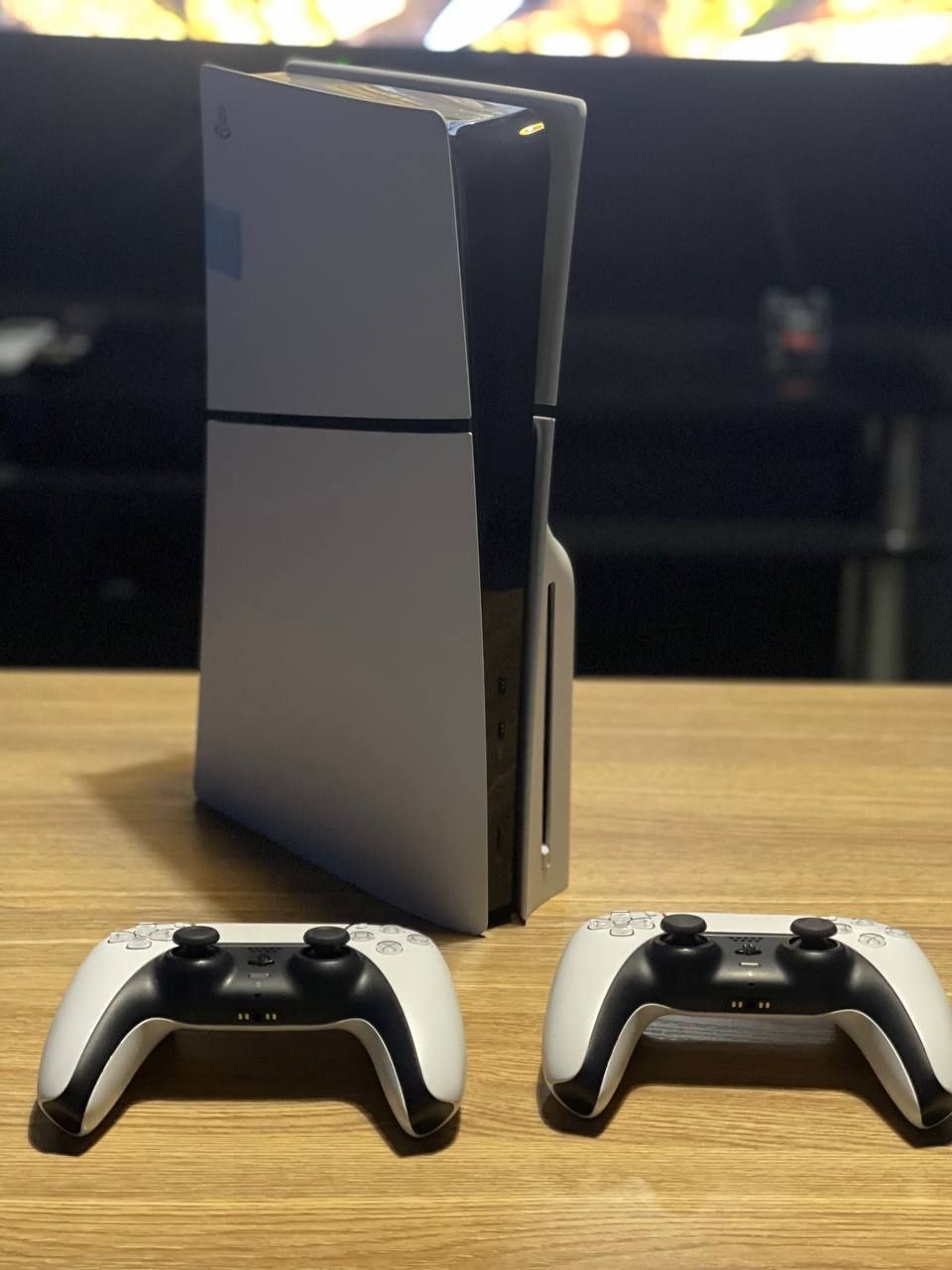 Продам ps5 slim с двумя джойстиками