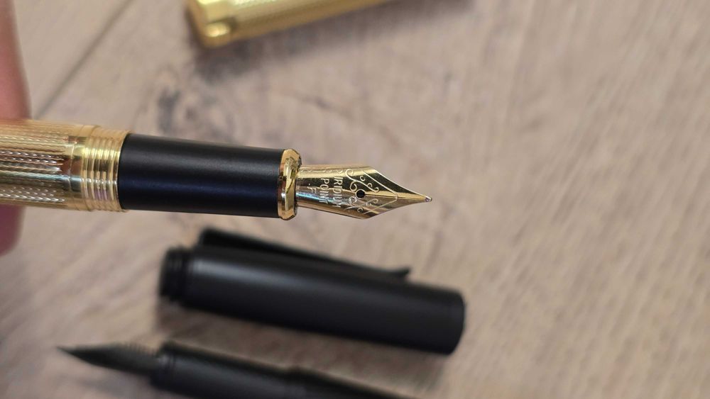 Stilou premium model deosebit pentru pasionati, cadou GOLD sau NEGRU