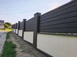 Vând garduri și porți la comanda clientului