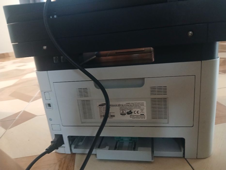 Vindem imprimanta alb negru