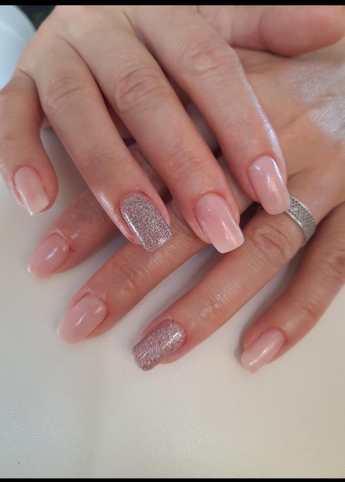 Aplic unghii cu gel