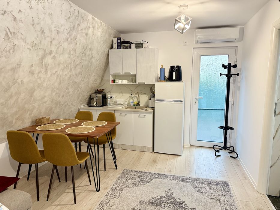 Cabana A-Frame cu jacuzzi & priveliști montane în Sibiel