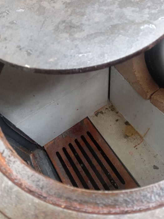 Șemineu tip soba cu plita