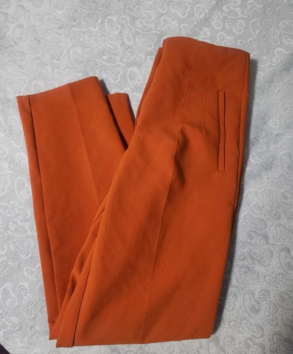 Оранжев панталон  размер Xs, но става и за S