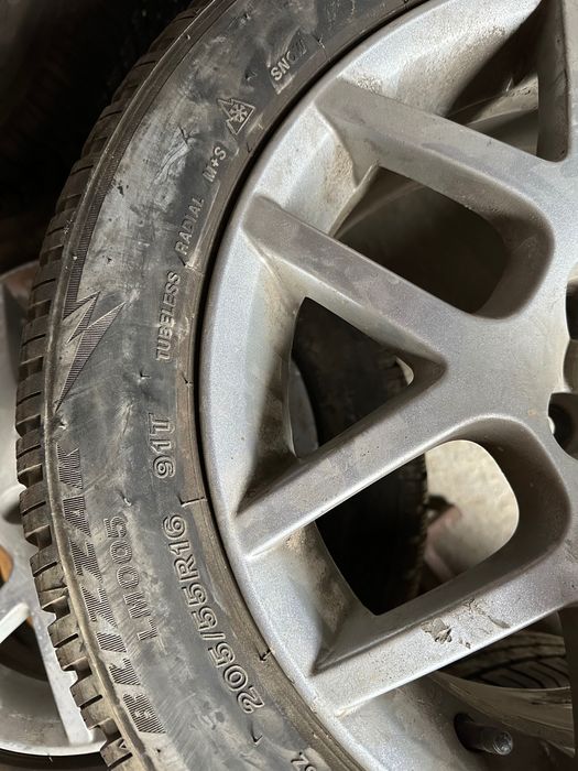 Bridgestone зимни Гуми 205/55 R16