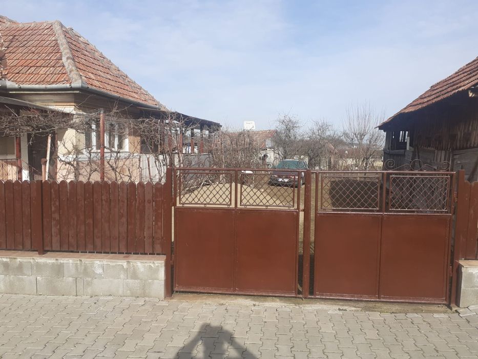 Casa 2 camere plus teren 900mp Ludus (Gheja)