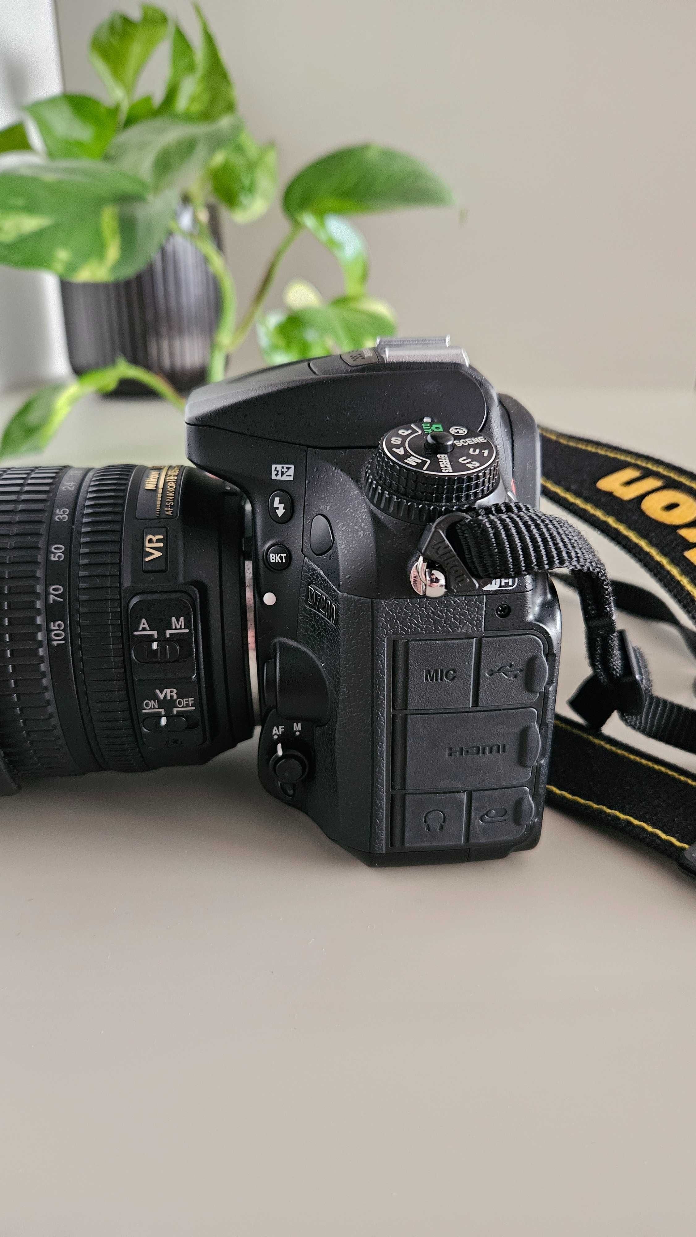 Nikon D7200 + Nikkor 18-105mm cu 9.921 cadre