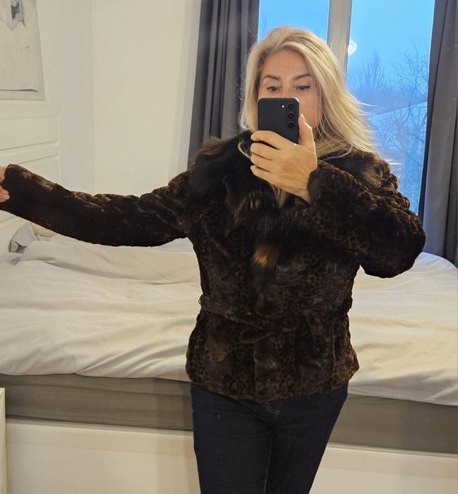 Haina blana vizon cu guler de vulpe