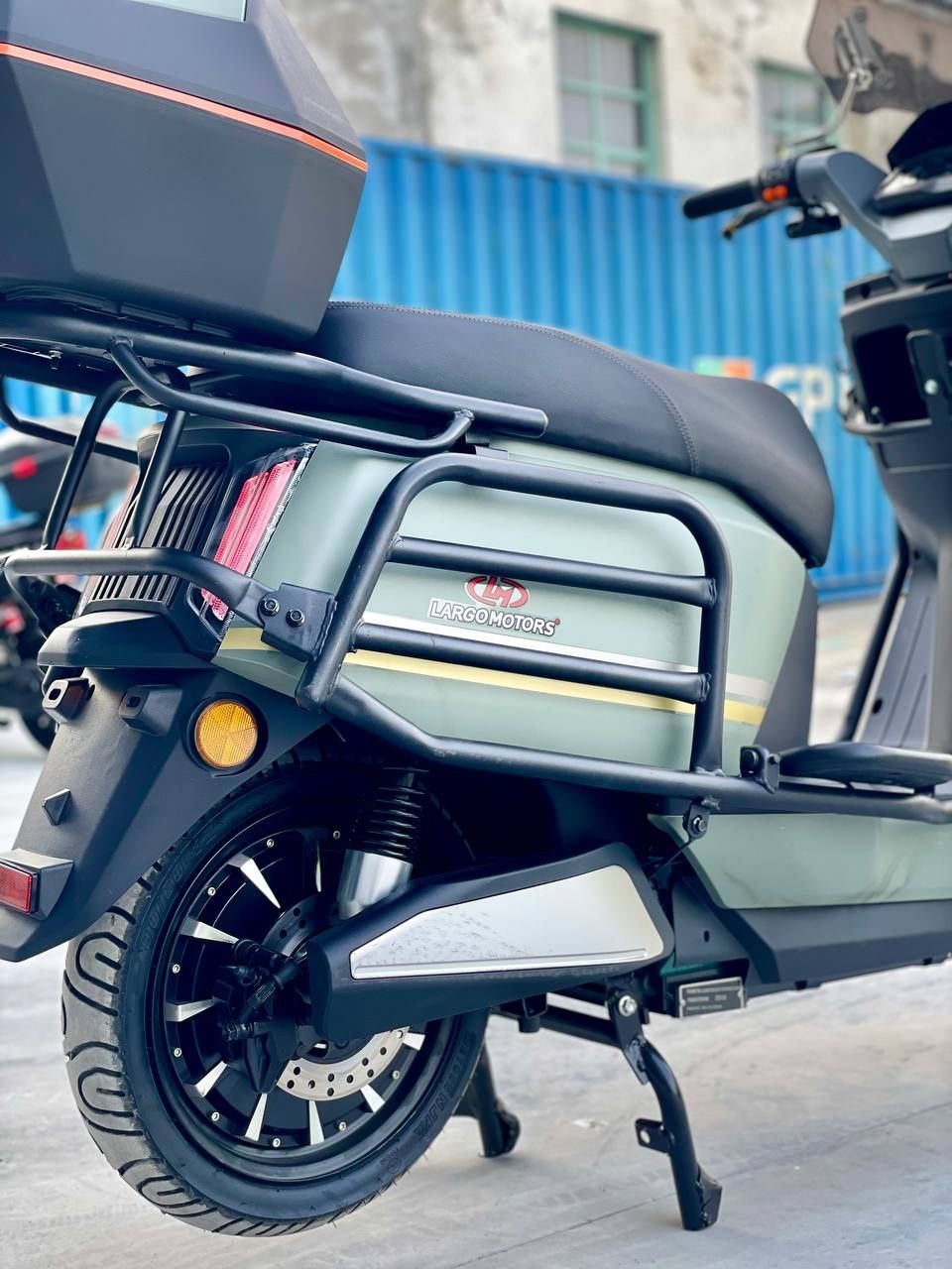 Brend nomi LARGO R11 skuter