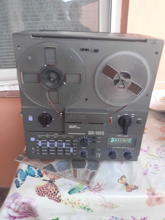 Vind magnetofon rusesc in stare buna de funcționare.