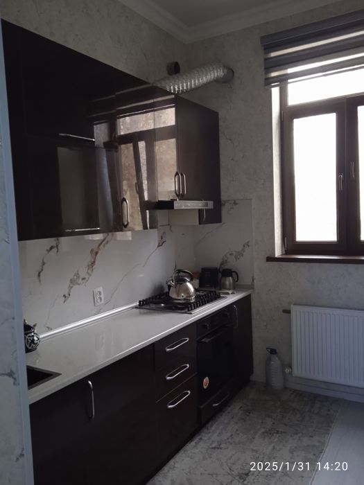 Продажа.Яшнобод.Рисивый..2 дом 4+5ком.3.соток.2.этажних.свой