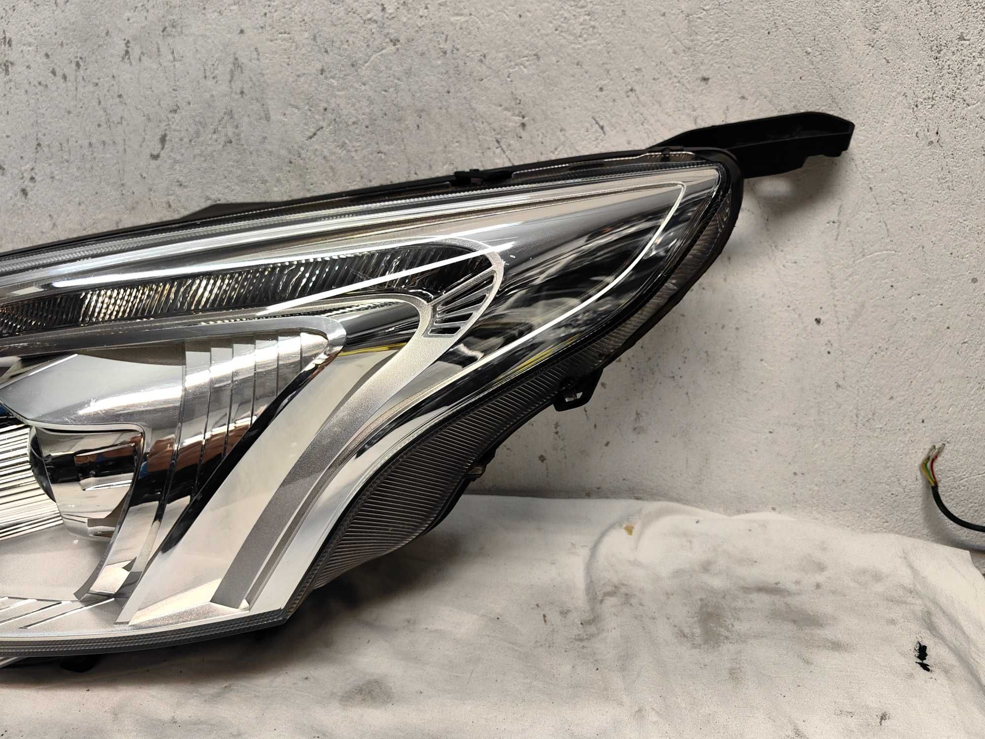 Оригинален фар Форд  Ford B-Max  Led