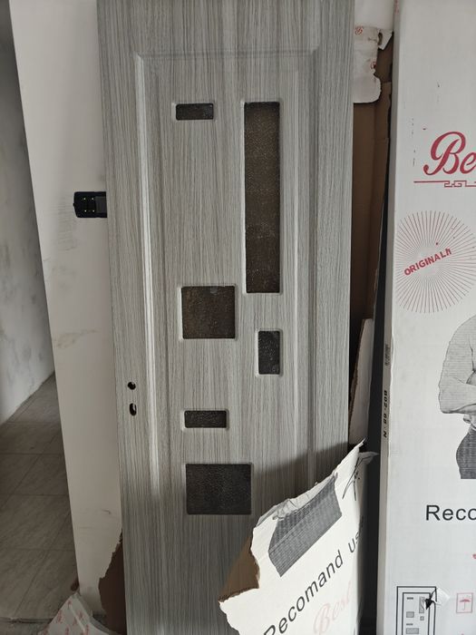 Vând usi 2x68 și 1x78